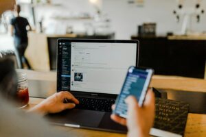Jak przygotować rolki na Instagram i Facebook, które przyciągną klientów?